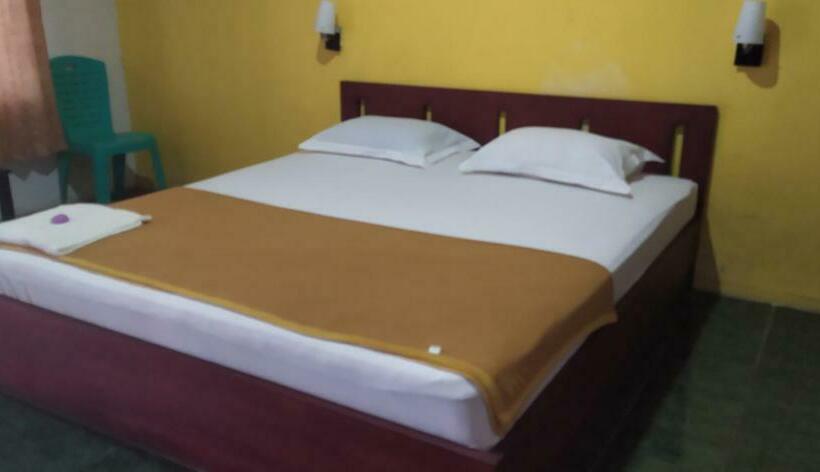 Oyo 90490 Hotel Nyi Rindang