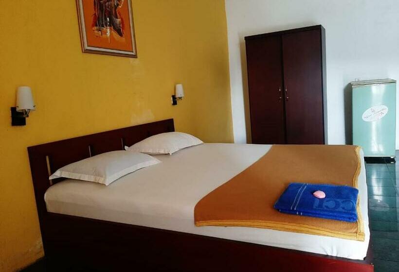 Oyo 90490 Hotel Nyi Rindang