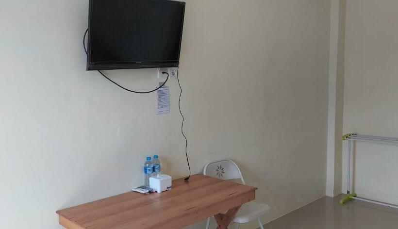 Oyo 90490 Hotel Nyi Rindang