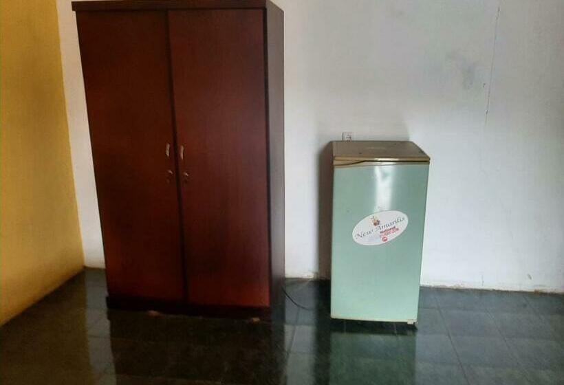 Oyo 90490 Hotel Nyi Rindang