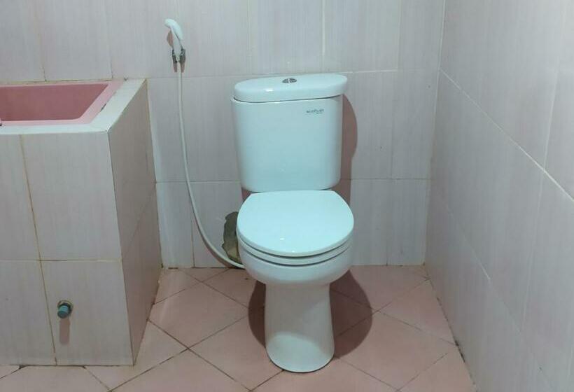 Oyo 90490 Hotel Nyi Rindang