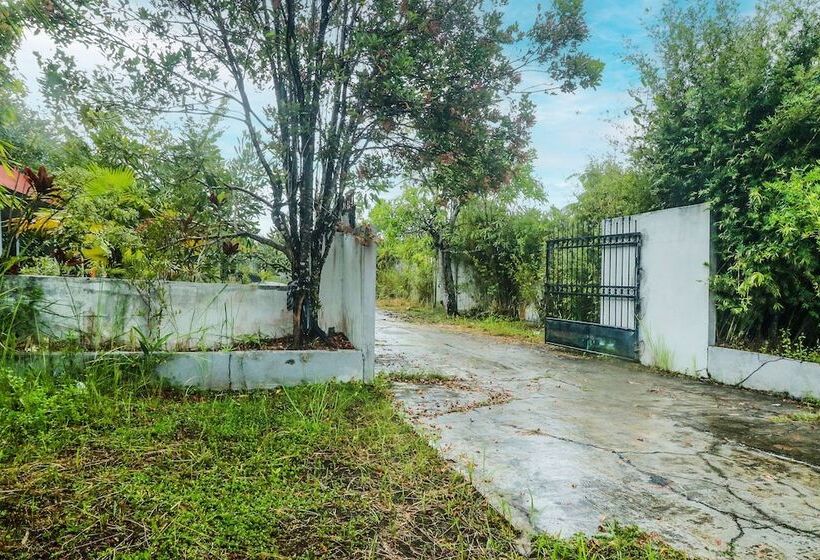 Oyo 90490 Hotel Nyi Rindang