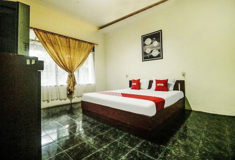 Oyo 90490 Hotel Nyi Rindang