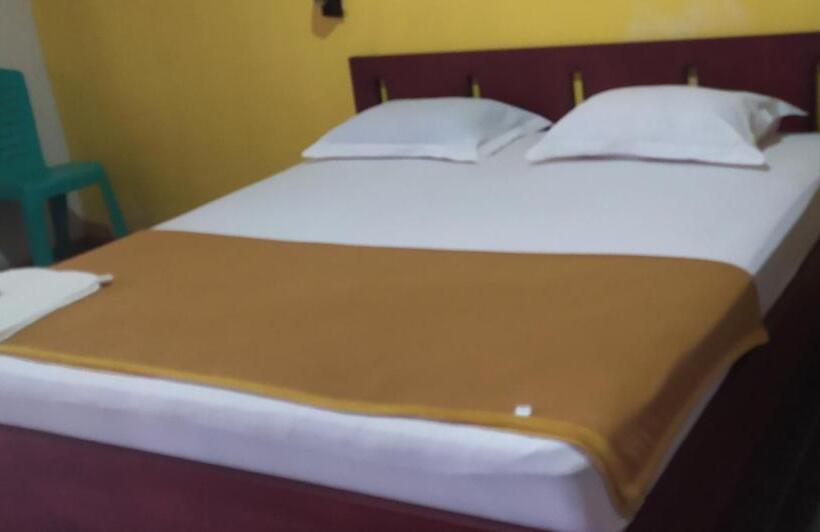 Oyo 90490 Hotel Nyi Rindang