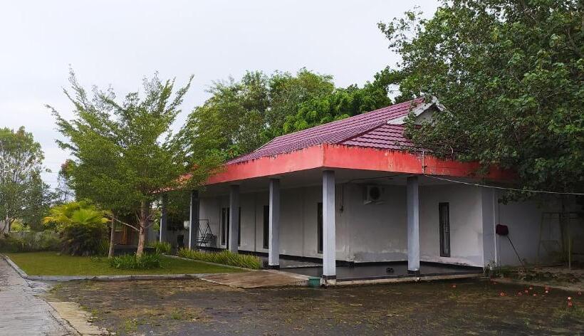 Oyo 90490 Hotel Nyi Rindang