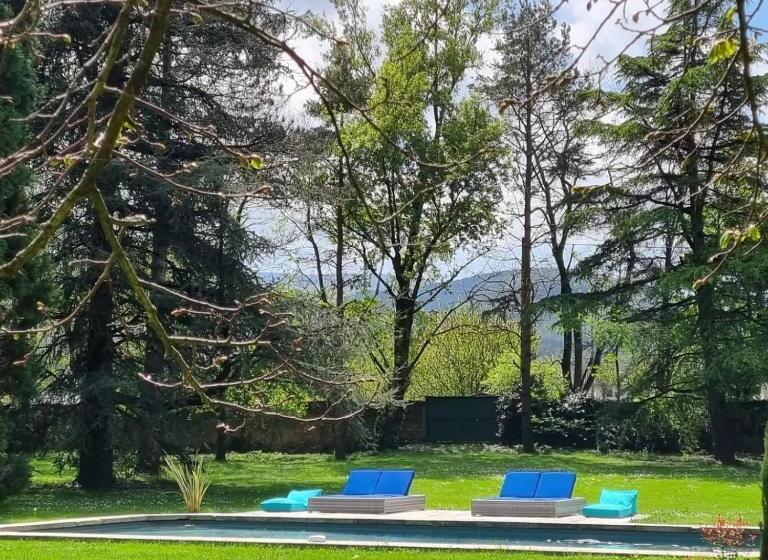 膳宿费 La Chapelle Aux Acacias