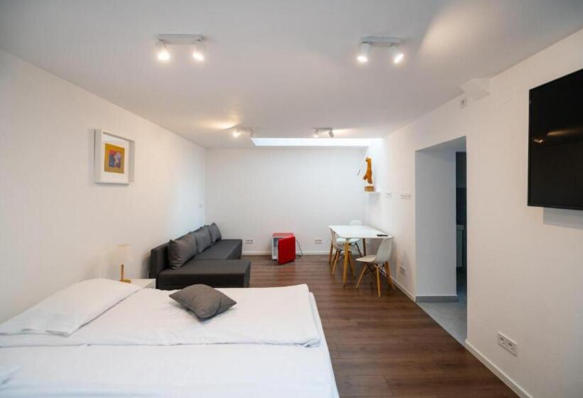 Пансион Pixel Guesthouse