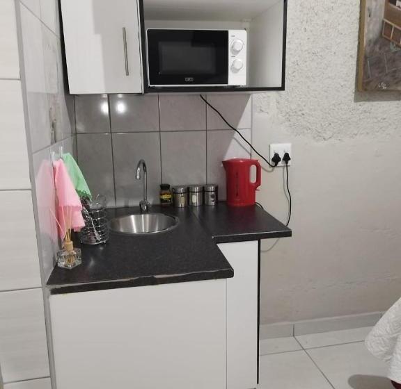 Пансион The Croc Guest House