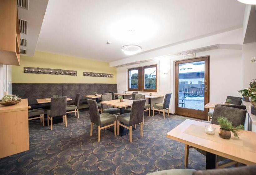 Apparthotel Feldhof   Living And Bistro