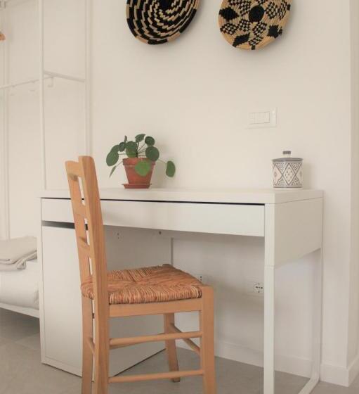 민박 Pathos Guest House