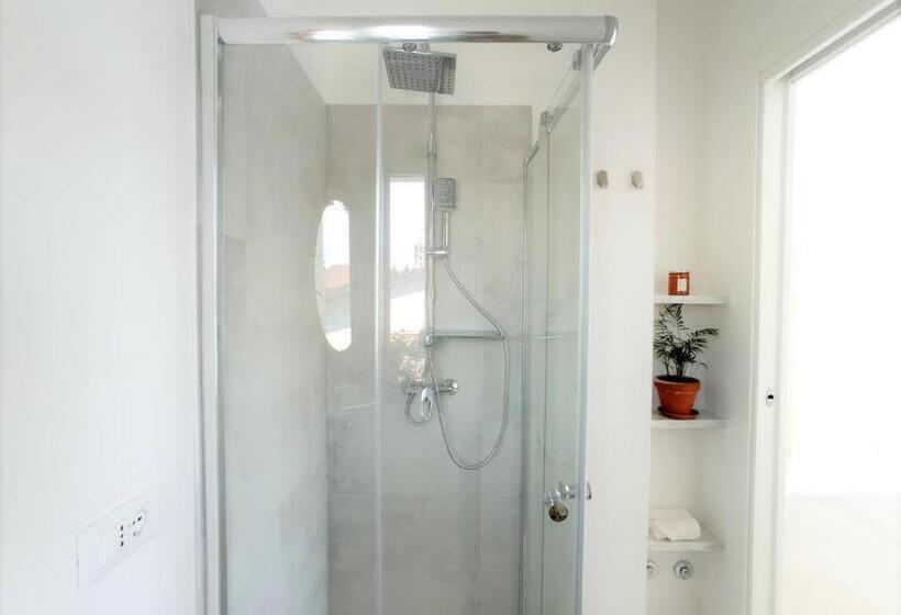 민박 Pathos Guest House