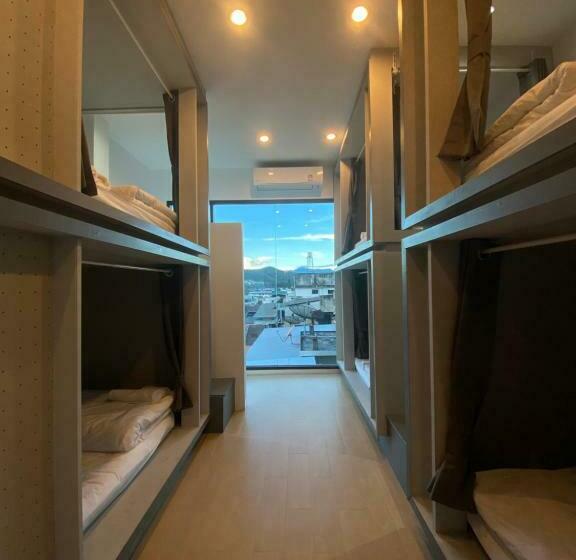 Hlangkha Hostel   หลังคา โฮสเทล