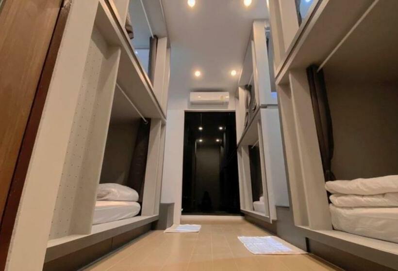 Hlangkha Hostel   หลังคา โฮสเทล