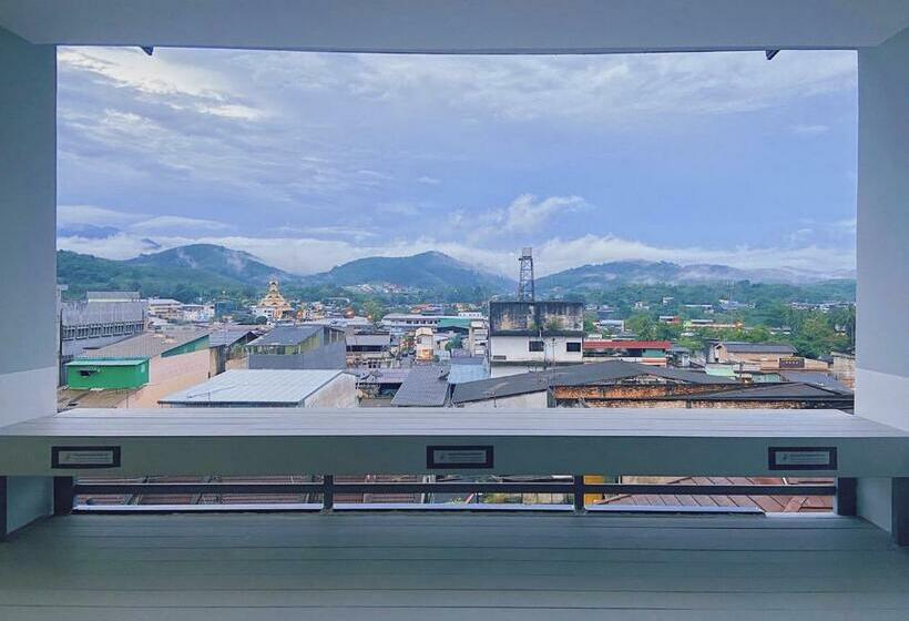 Hlangkha Hostel   หลังคา โฮสเทล