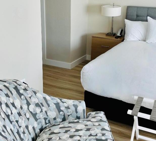 Art House Hotel And Suites