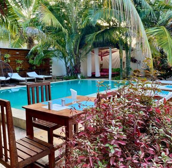 ホテル Cezere The Palm