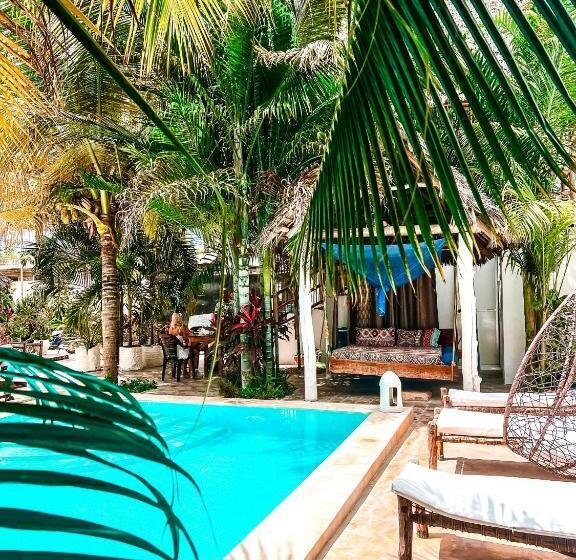 ホテル Cezere The Palm