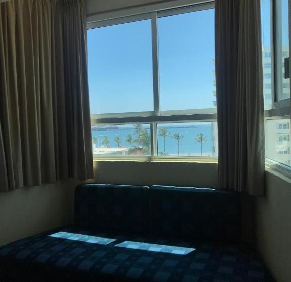 호텔 Dorado A Una Calle De Playa Regatas Y El Malecon