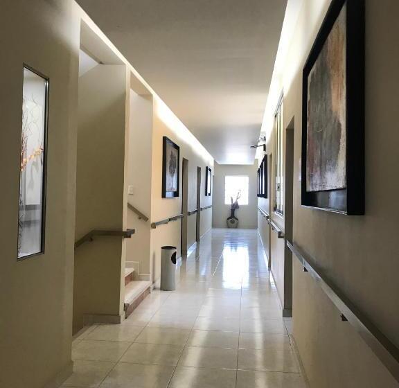 호텔 Dorado A Una Calle De Playa Regatas Y El Malecon