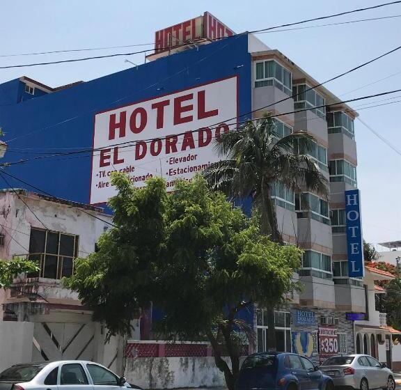호텔 Dorado A Una Calle De Playa Regatas Y El Malecon