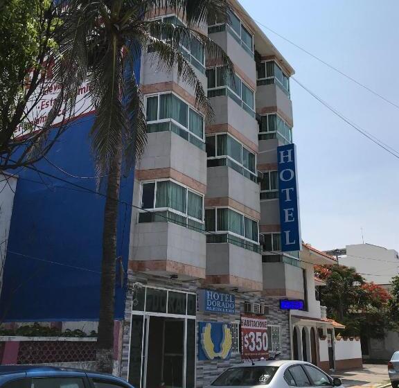 호텔 Dorado A Una Calle De Playa Regatas Y El Malecon