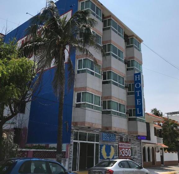 호텔 Dorado A Una Calle De Playa Regatas Y El Malecon