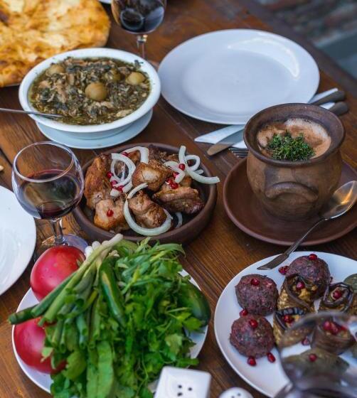 ホテル History • სასტუმრო ისტორია