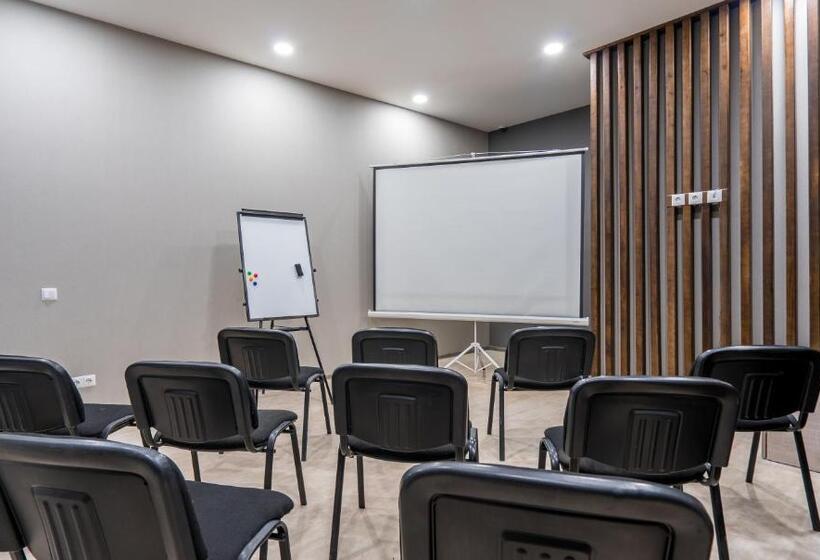 ホテル History • სასტუმრო ისტორია