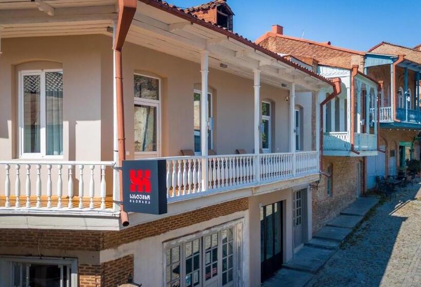 ホテル History • სასტუმრო ისტორია