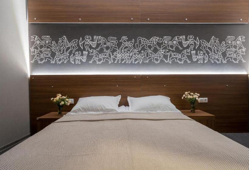 ホテル History • სასტუმრო ისტორია