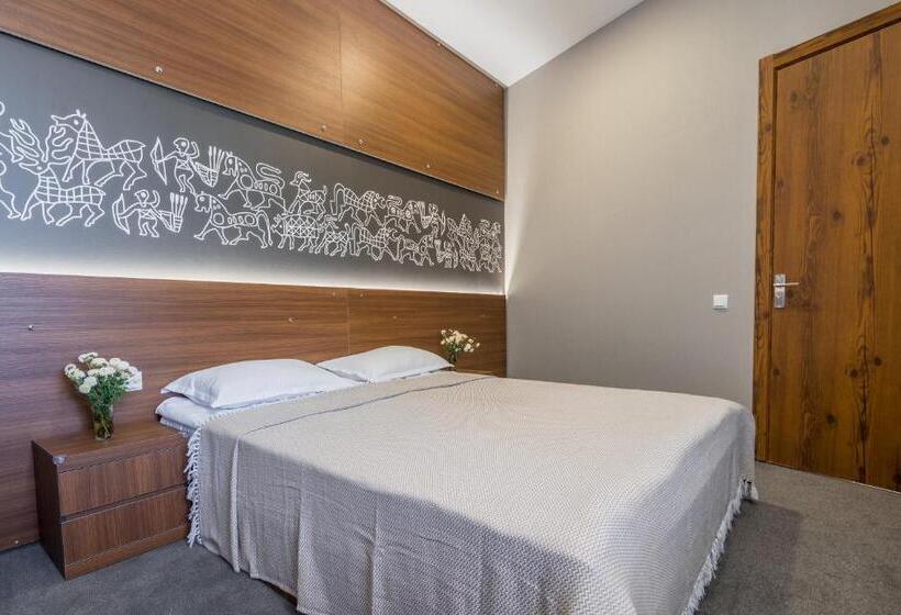 ホテル History • სასტუმრო ისტორია