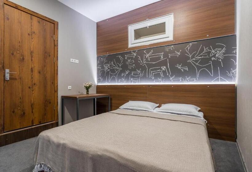 ホテル History • სასტუმრო ისტორია