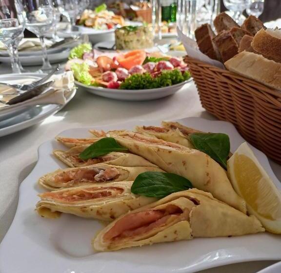 Kolochava Hotel & Restaurant