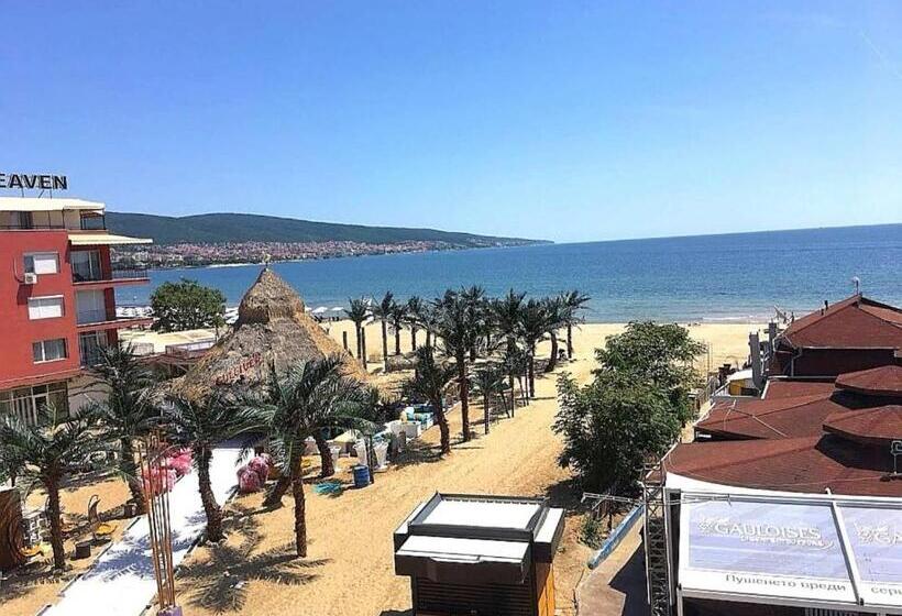 Отель Largo Beach