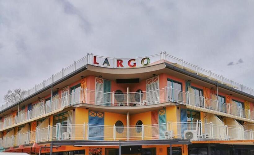 호텔 Largo Beach