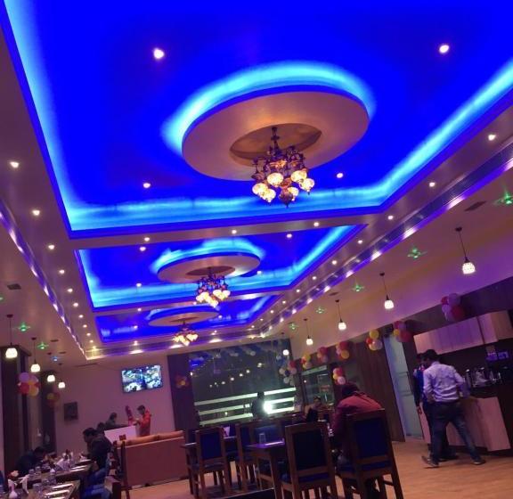 בית מלון כפרי Laxmi Vilas Palace