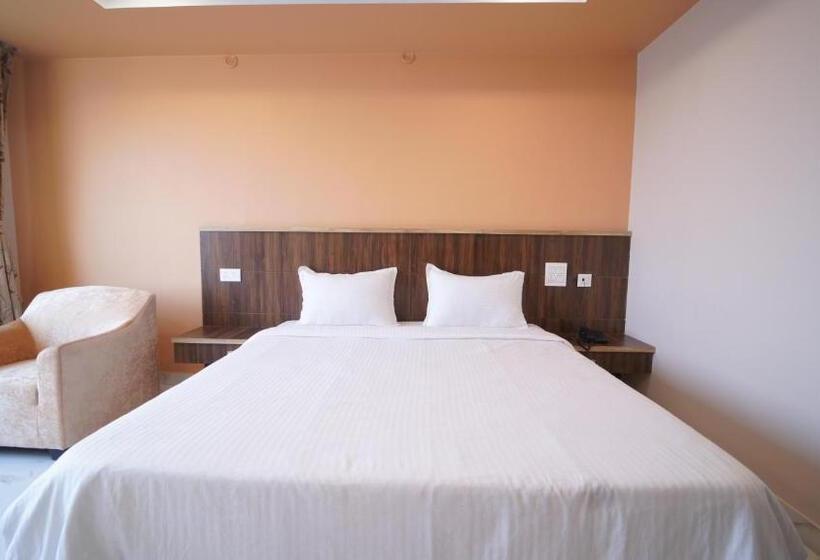 בית מלון כפרי Laxmi Vilas Palace