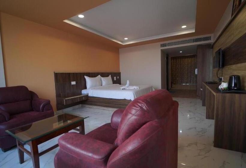 בית מלון כפרי Laxmi Vilas Palace