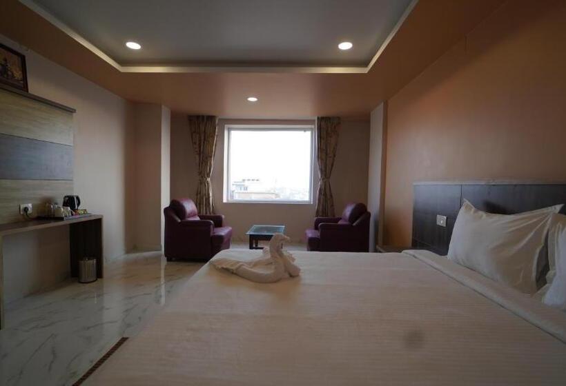 בית מלון כפרי Laxmi Vilas Palace