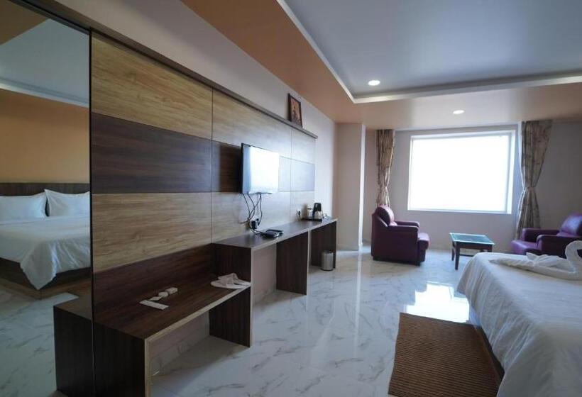 בית מלון כפרי Laxmi Vilas Palace