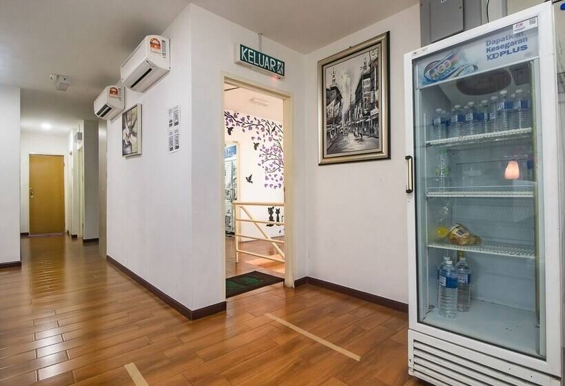 Hotel Oyo 90102 7 Days Lodge