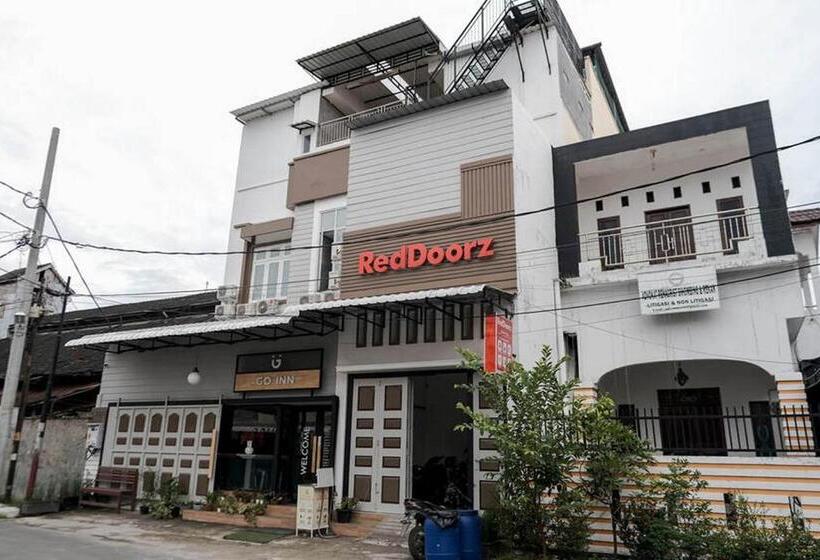 호텔 Reddoorz @ Sekip Medan