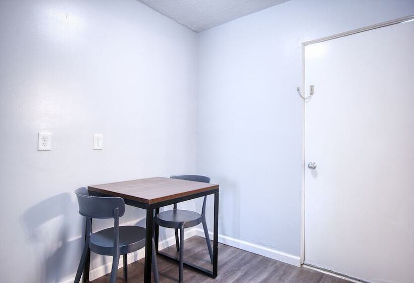 호텔 South Seas Ocean Front