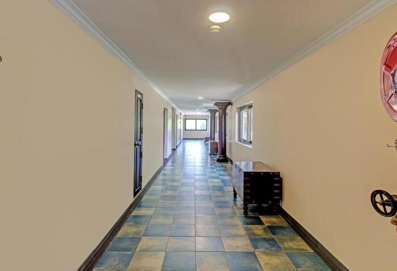 בית מלון כפרי Treebo Premium Travancore Palace Cherthala