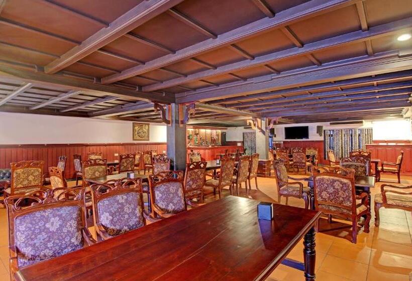 בית מלון כפרי Treebo Premium Travancore Palace Cherthala