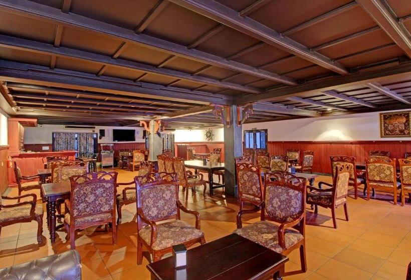 בית מלון כפרי Treebo Premium Travancore Palace Cherthala