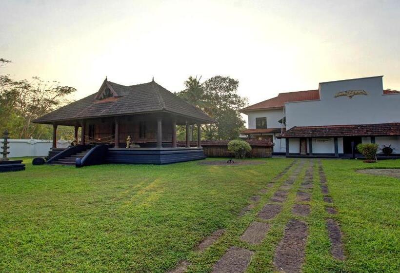 בית מלון כפרי Treebo Premium Travancore Palace Cherthala