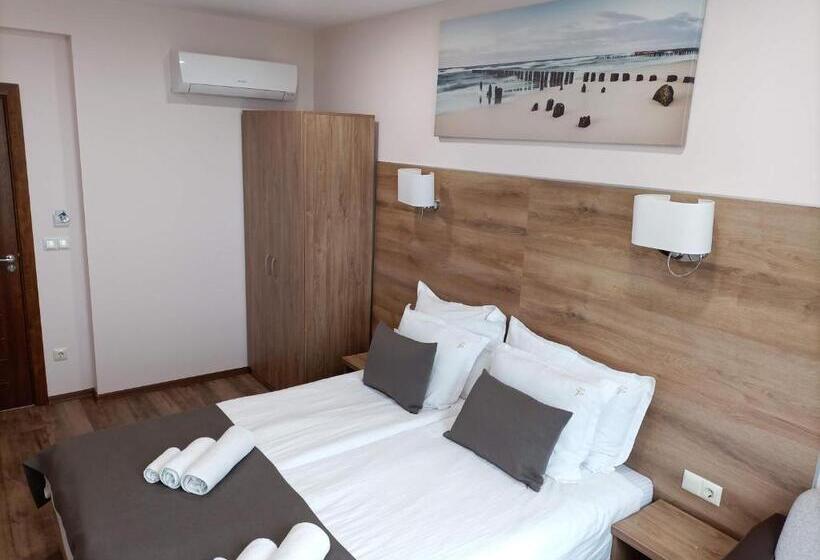 ホテル Vanilla, Varna Free Parking