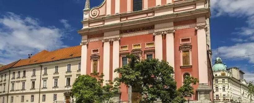 هتل Zlata Ladjica Boutique