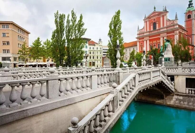 هتل Zlata Ladjica Boutique